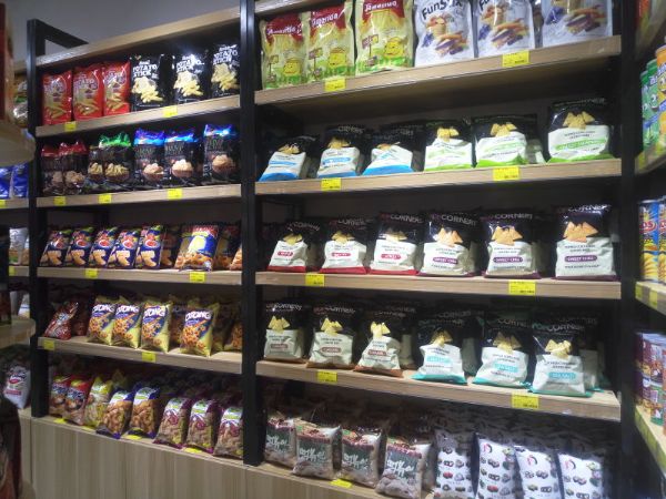 如何選一個(gè)合適的進(jìn)口休閑食品店加盟？聚焦出版物零售的關(guān)鍵考量